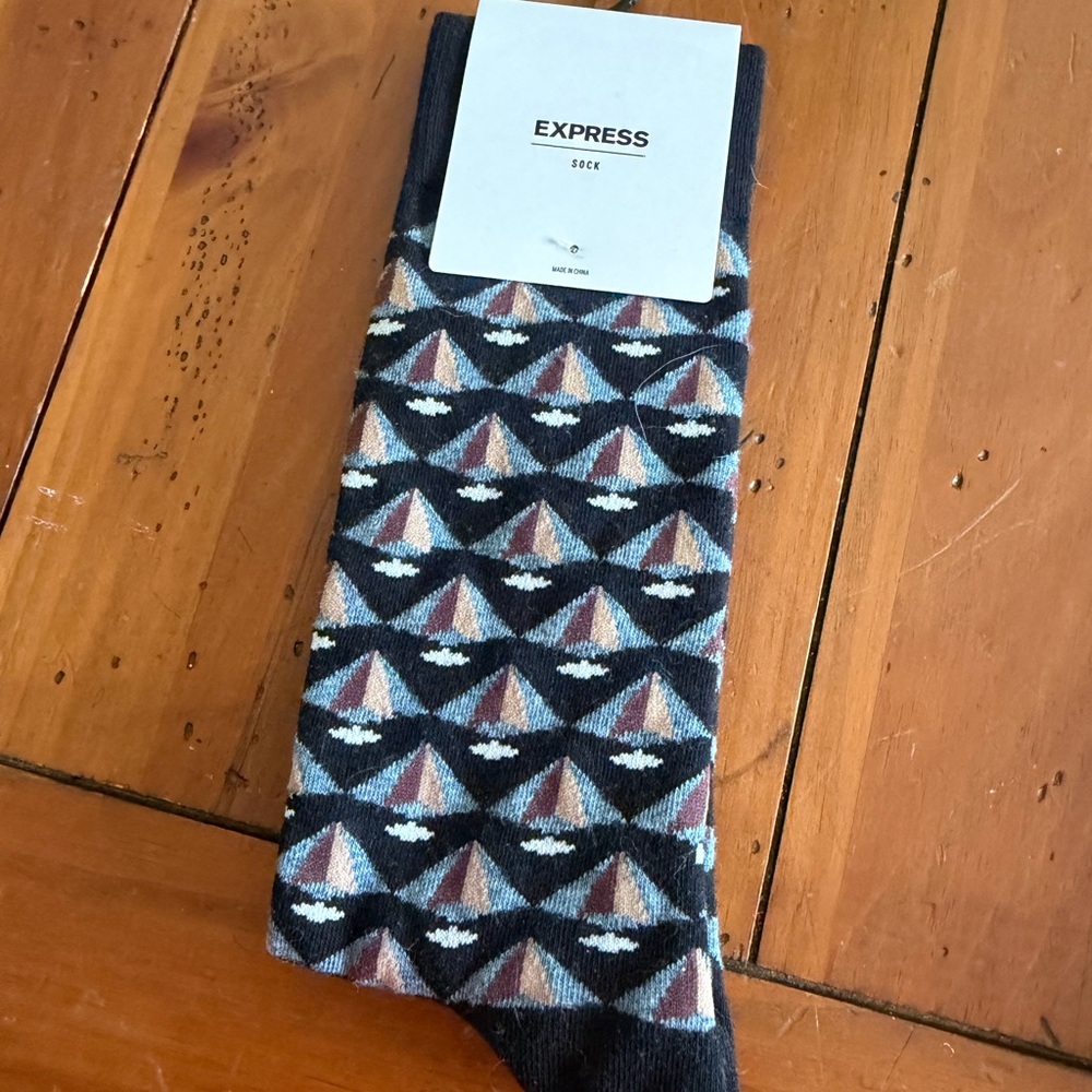 NEW NWT Express Men's Navy Crew Socks with Multicolor Pattern. MUST BE BUNDLED